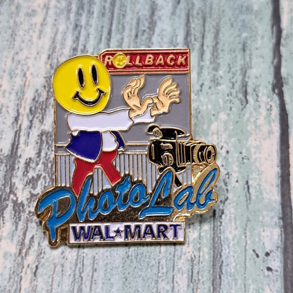 Wal-Mart Associate Employee Pin - Smiley Photo Lab Camera film - Picture 1 of 2